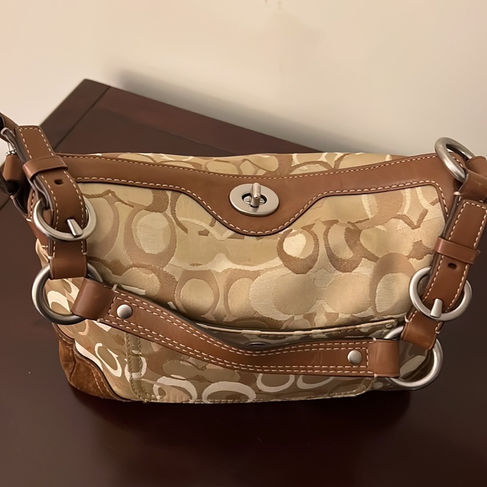 Coach - Picture 3 of 10